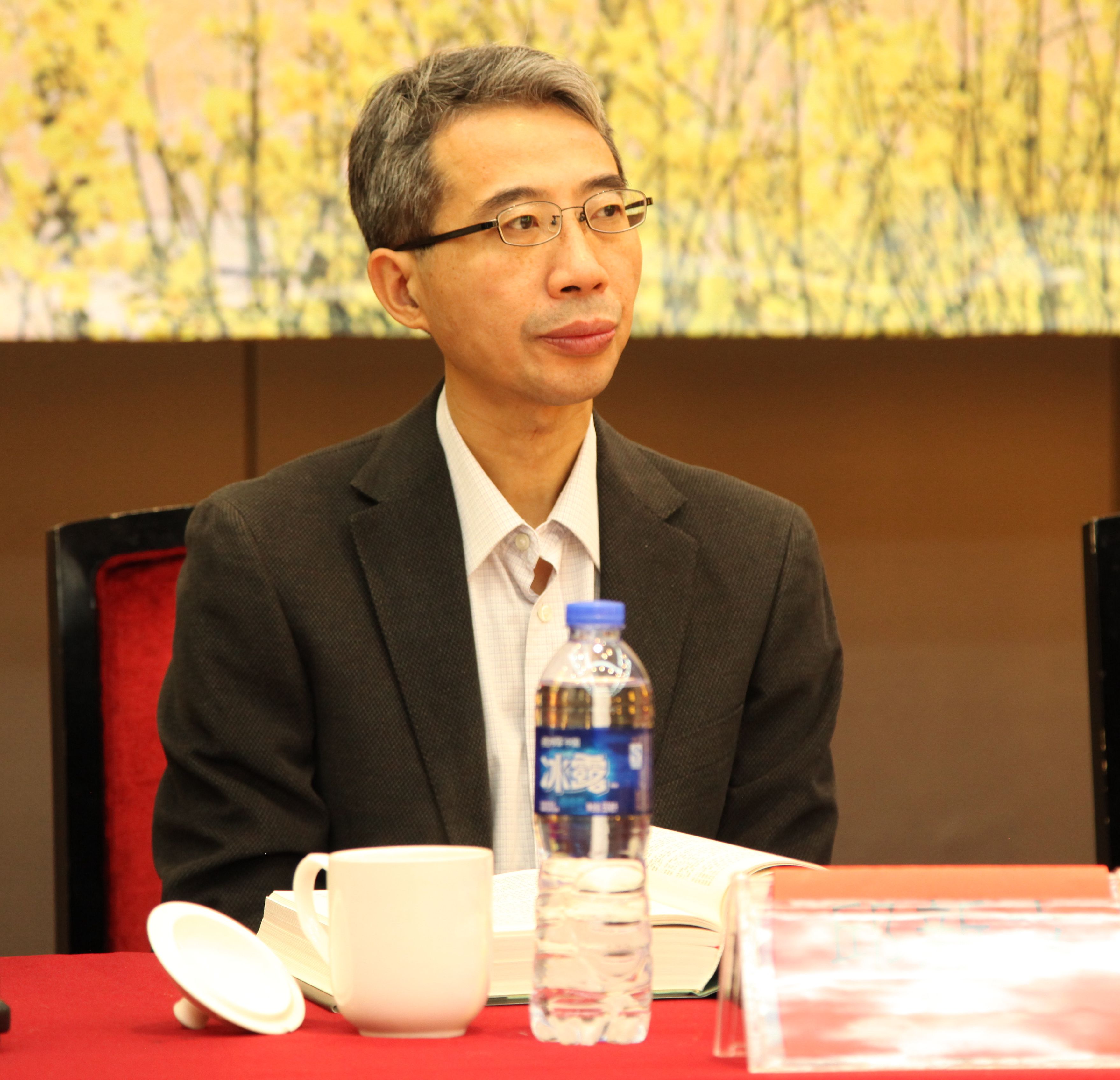 邱新立出席会议