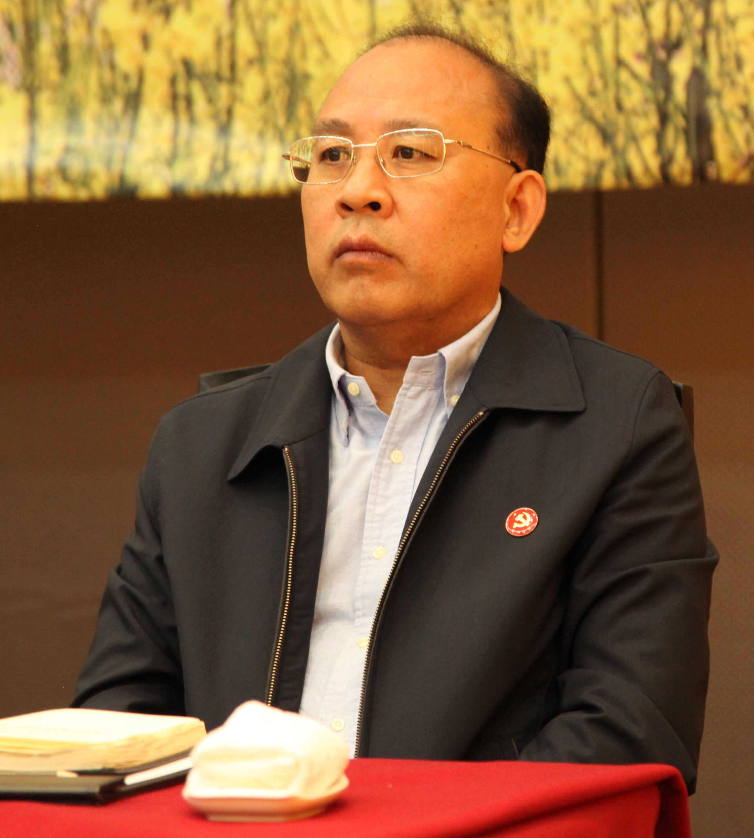 黄德泉出席会议