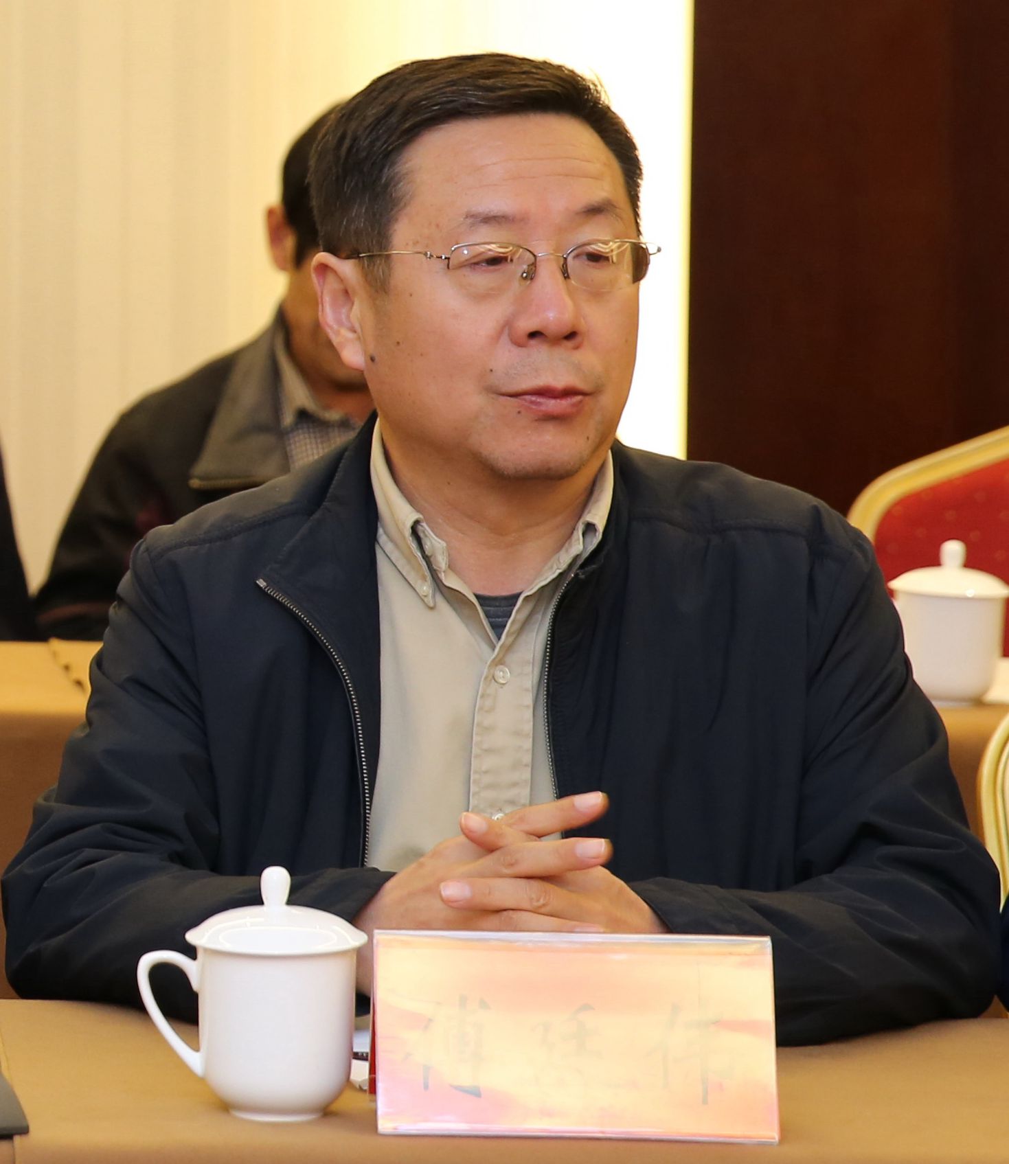 傅廷伟出席会议