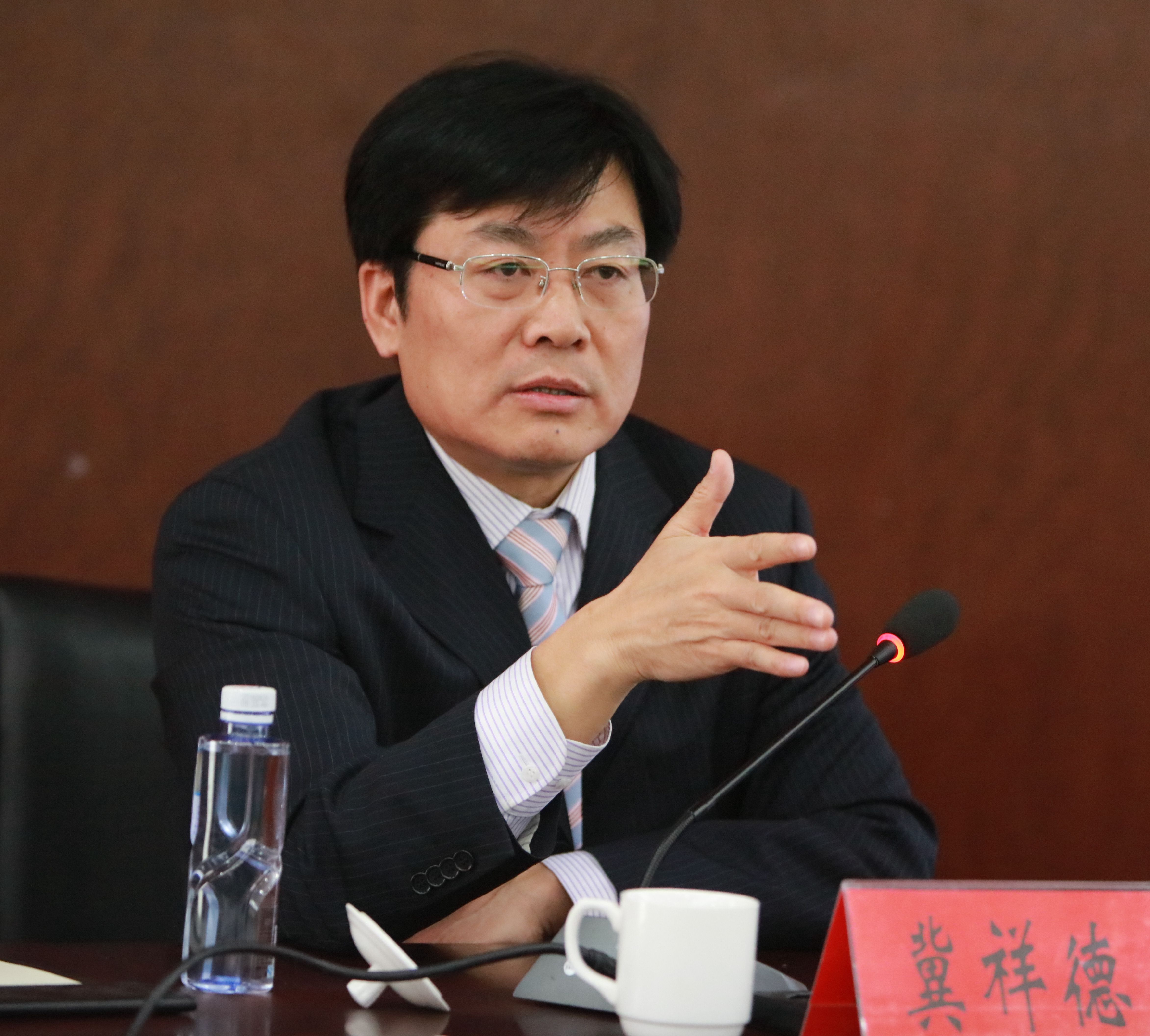 冀祥德出席会议并授课