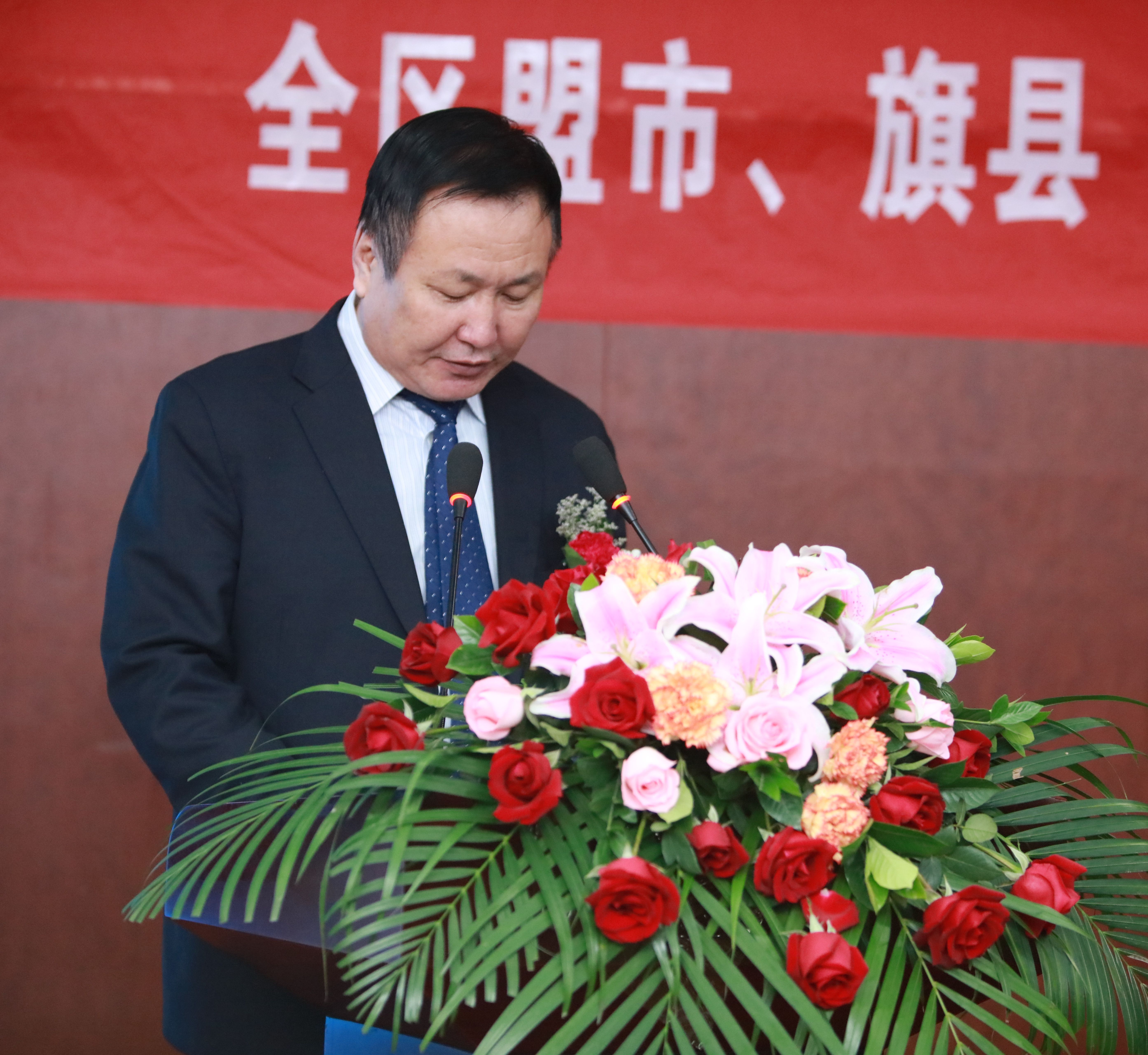 查干浪涛主持仪式