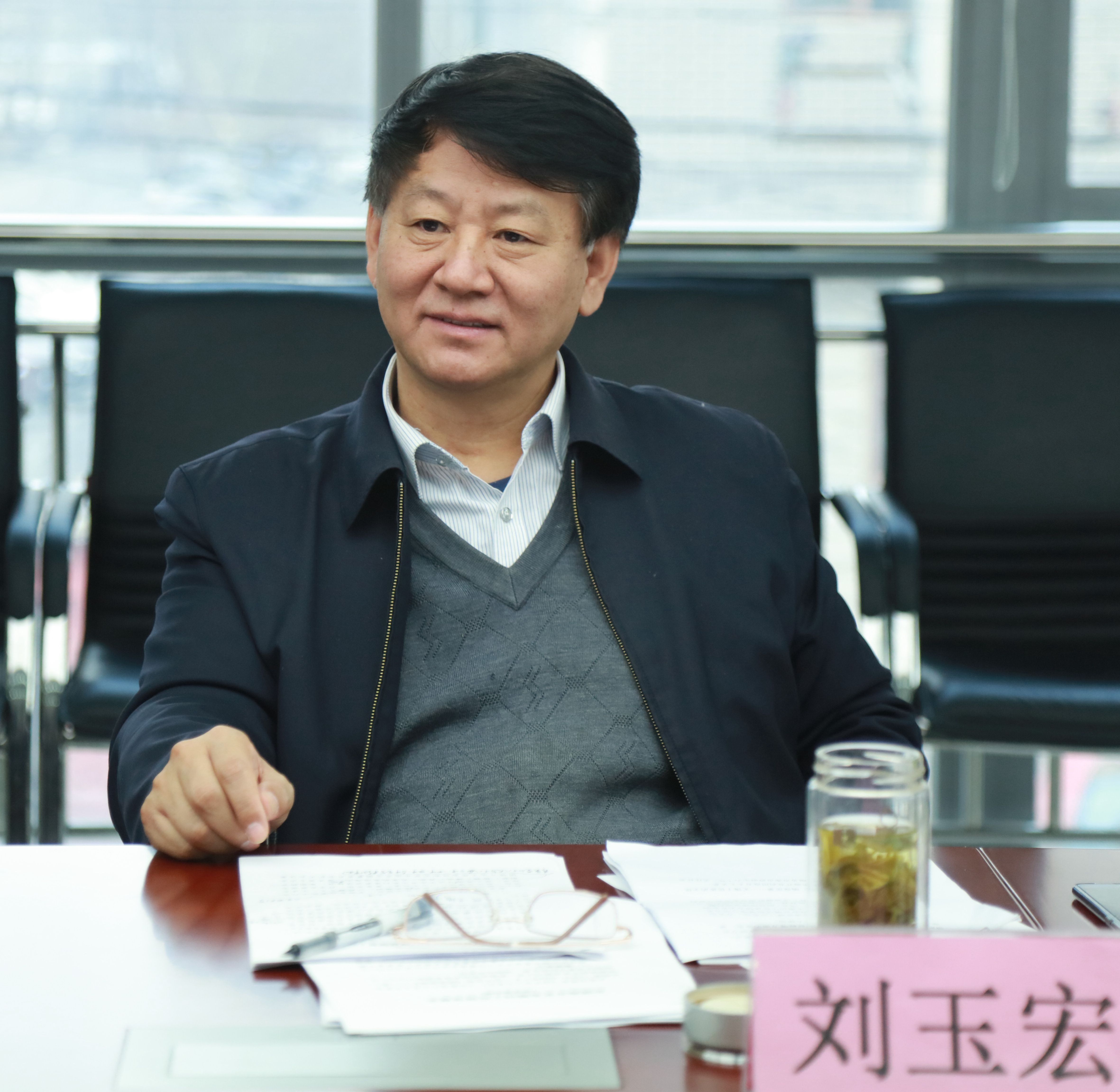 刘玉宏出席会议