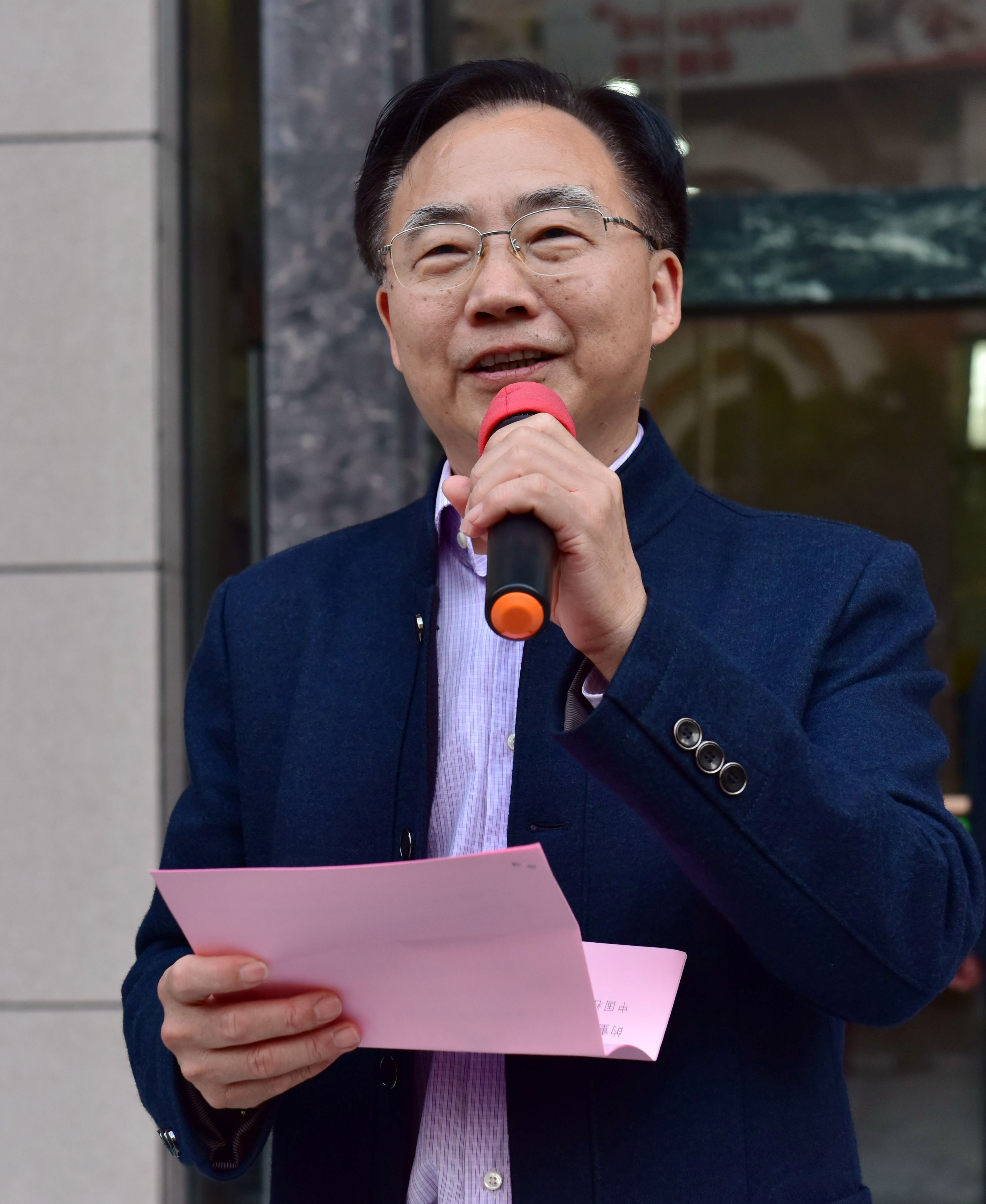 温捷香主持仪式