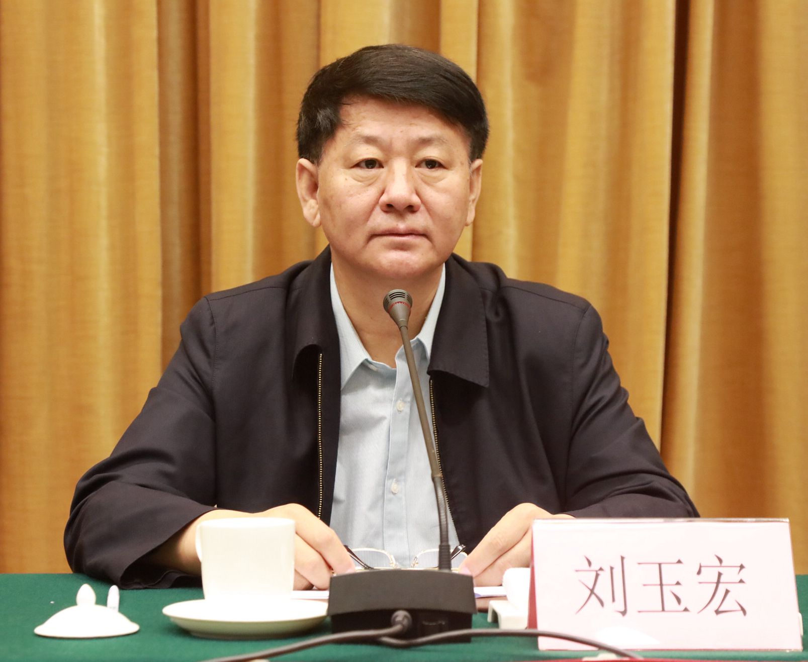 刘主任出席会议
