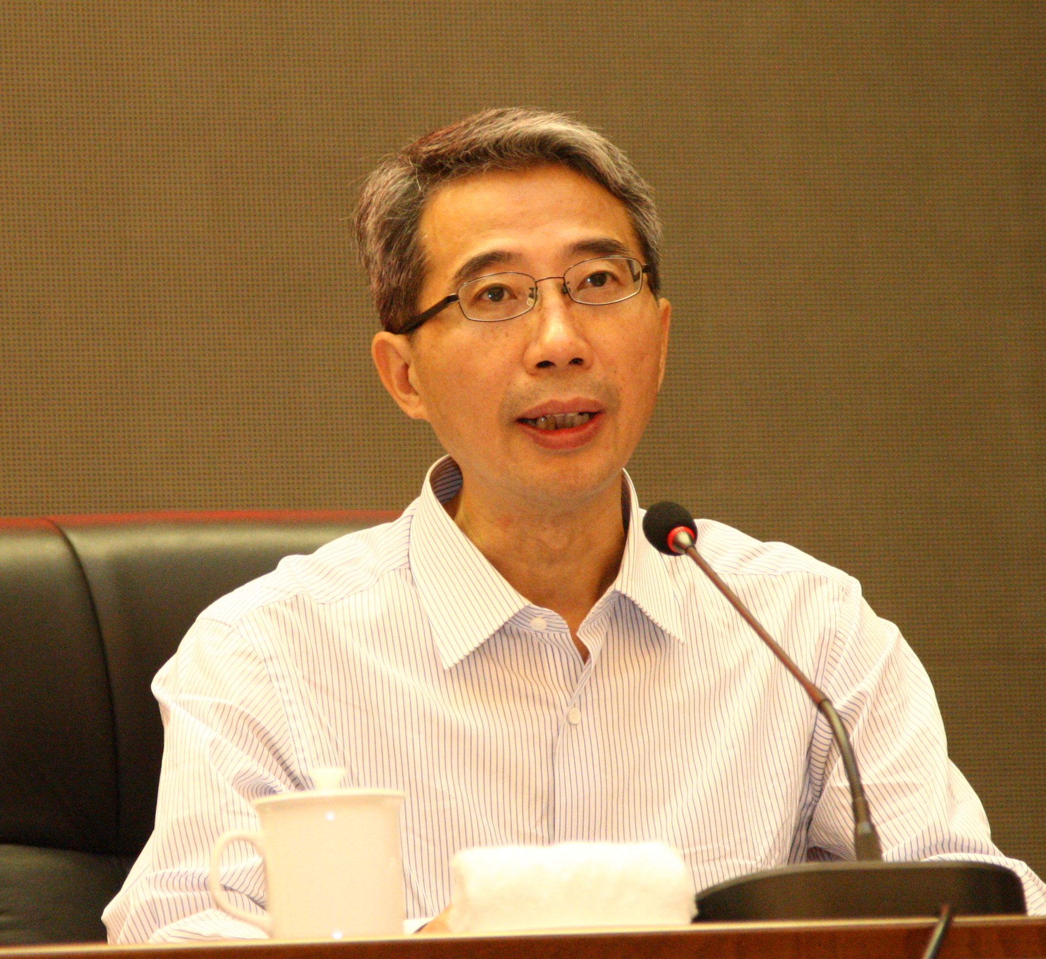 邱新立主持会议 邱新立主持会议